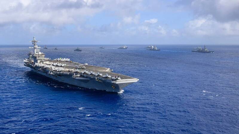 美日利劍軍演實彈射擊！ 美軍戰機與陸戰隊飛彈同步打海上靶標