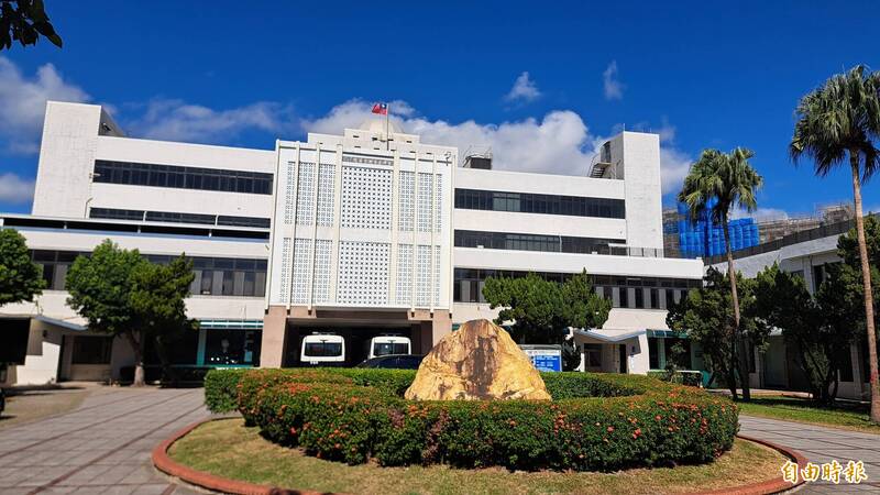 中年病子向近盲聾老父討月付2.2萬扶養費 法官駁回