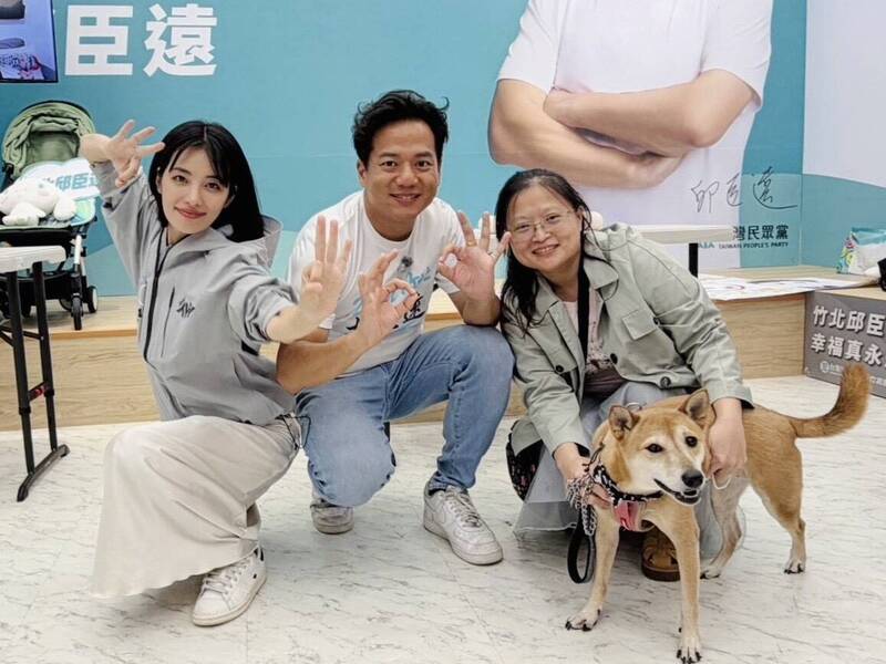 徐千晴合體邱臣遠走訪竹北 推大小犬分區、生命教育打造寵物友善城市
