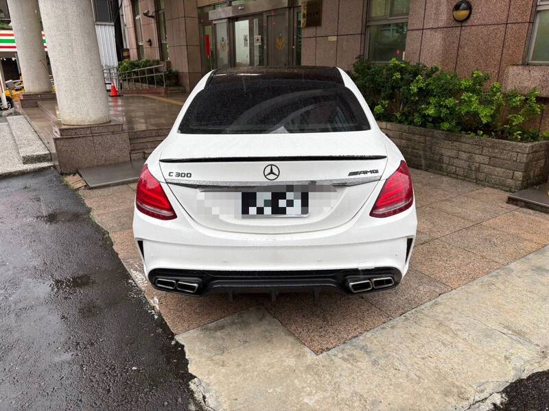 涉毒駕扣牌懸掛假車牌上路 休假警識破尾隨百公里逮人
