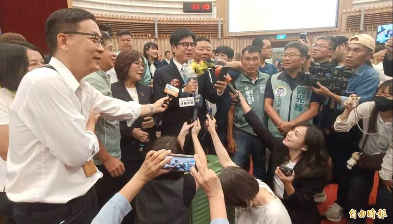 我沒走音! 陳其邁畢業作 議會飆高音唱《紅豆》