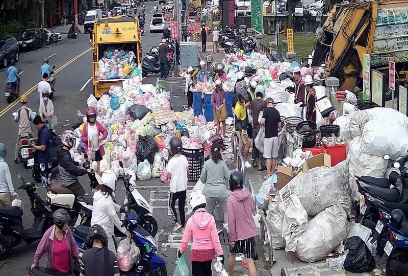 停收2天逼極限!彰市加班清運「第一趟垃圾」飆23萬公斤創驚人紀錄