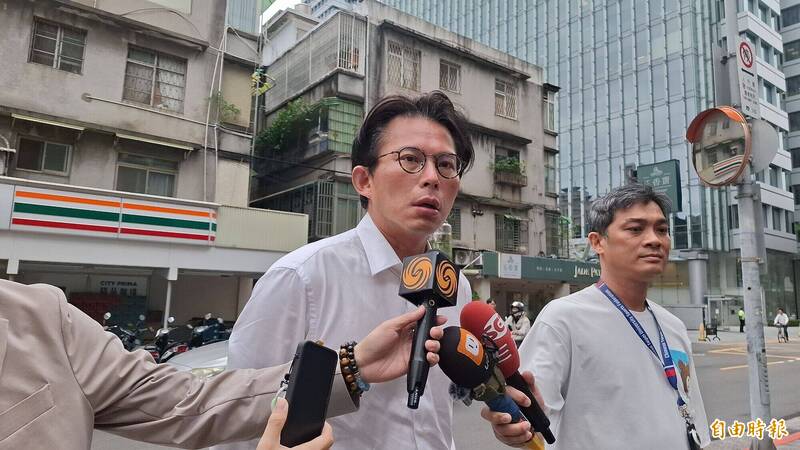 轟卓揆指鹿為馬、混淆視聽 黃國昌:中低收入長者補助不受影響