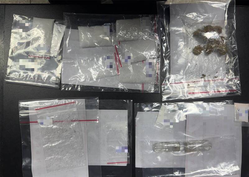 警方起獲大麻、依托咪酯、安毒、海洛因等各式違禁品。（記者徐聖倫翻攝）