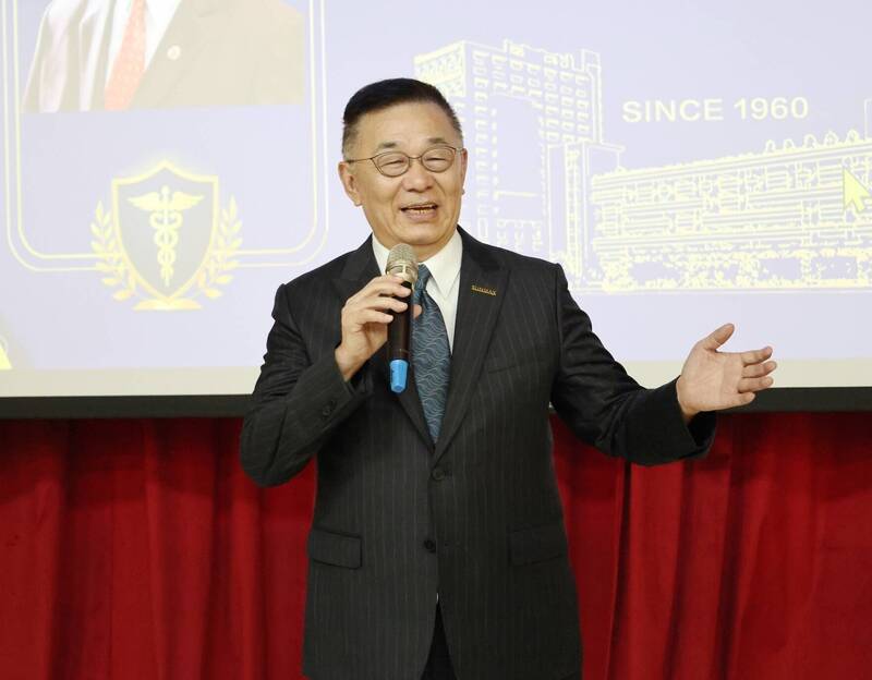 從香港、寮國到台灣白手起家 生技董座捐百萬3年撐起22醫學生