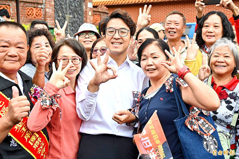 《TAIPEI TIMES》 DPP’s Shen edges KMT’s Chiang in Taipei survey