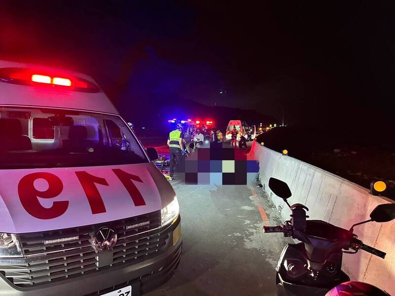 台2線奪命車禍!19歲騎士擦撞曳引車撞護欄亡 駕駛落跑遭逮