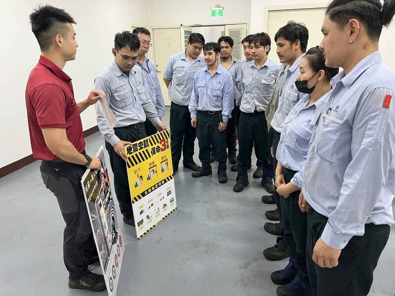 山峰消防分隊前進移工宿舍 多語宣導強化防災觀念