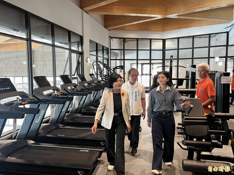 斗南小東運動中心全新泳池、健身房+無敵夕陽 65歲以上2時段免費
