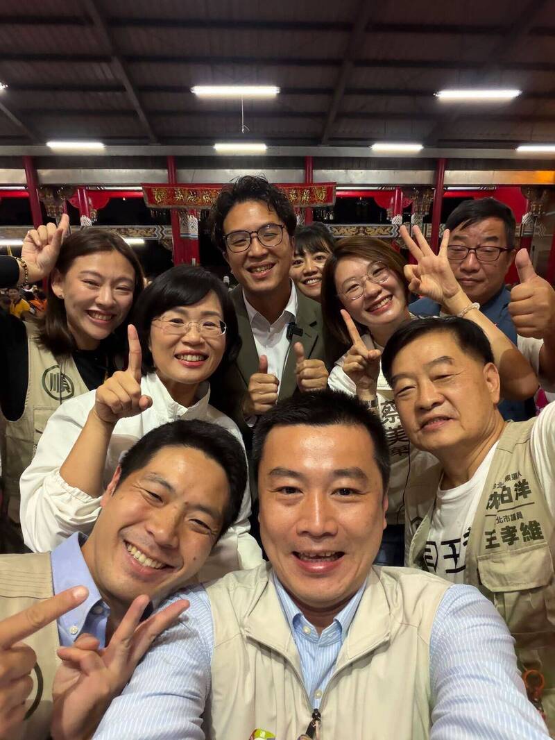 汐止巧遇沈伯洋!蘇巧慧認證神進化:握手跟胃口都超越我了