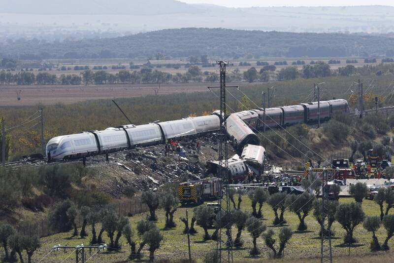 西班牙高鐵追撞釀68死 關鍵錄音恐證實人為失誤