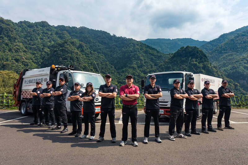 五峰鄉公所清潔隊 連人帶車換新裝