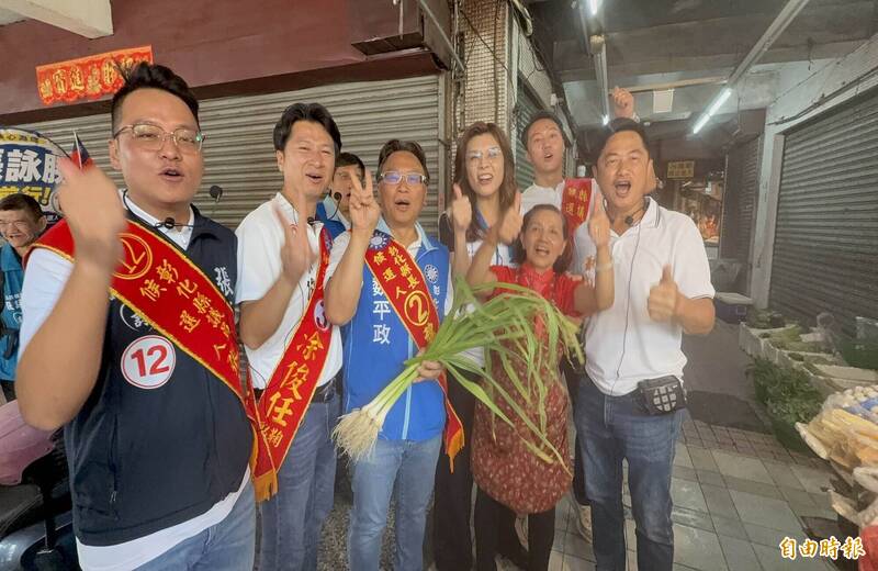送蒜喊「凍蒜」!陪魏平政市場掃街 菜販被鄭麗文嚇到