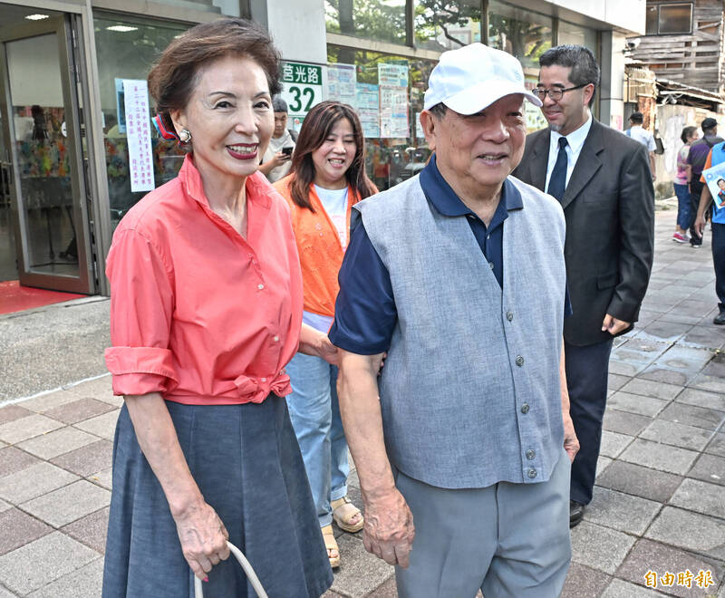 26年前1句話曝!當蔡康永面 蔣萬安母親稱不太接受「一些同性戀」