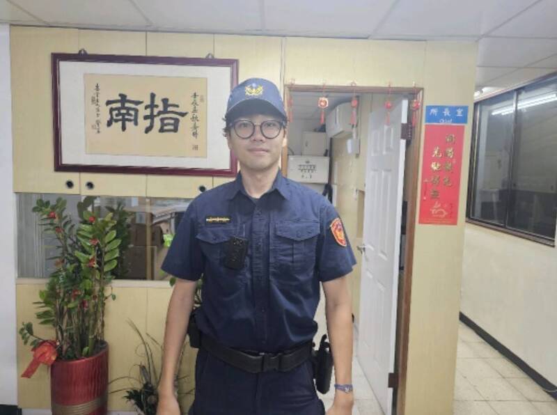指南派出所警员徐骏霖。（记者郑景议翻摄）