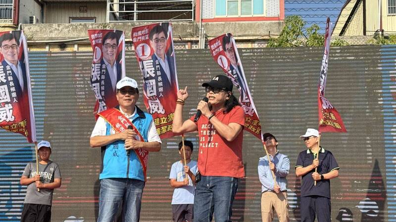 金門縣長候選人張國威萬聖節開趴 戴面具搞怪不怕被貼「標籤」