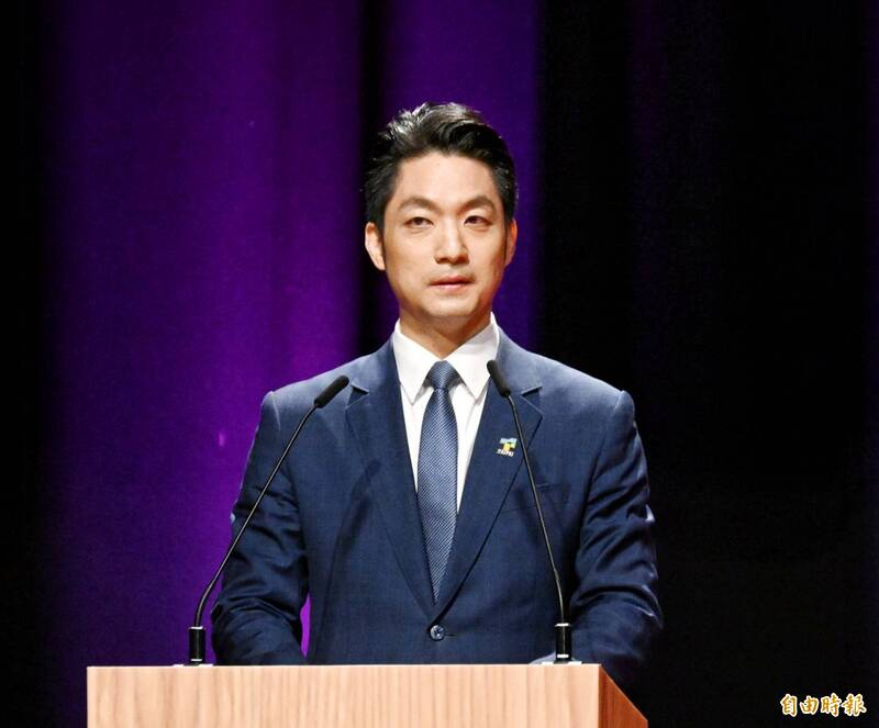 台北市長辯論》辯論中間發文!蔣萬安酸沈伯洋繞圈 網譏:又是殷文?