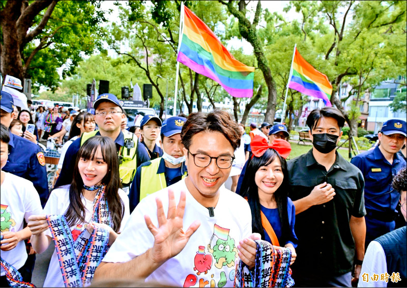 同志大遊行 沈伯洋:365天都要有友善環境 蔣萬安10分鐘快閃
