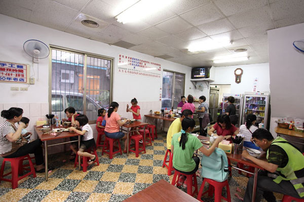 店內加裝了冷氣，讓客人夏日用餐更為舒適。