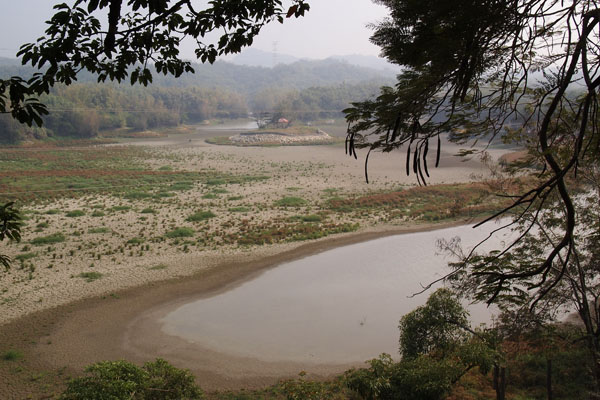 沿著步道來到度假村最高處，可居高眺望水庫景致。