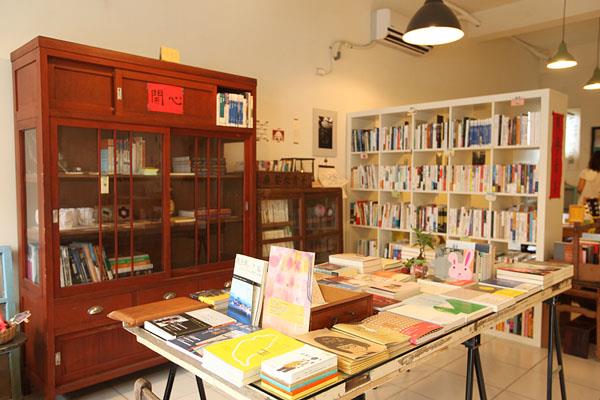 十分家常感的室內空間，古意擺設、呈現別具氣氛的小店風情。