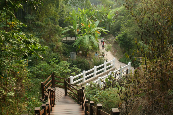 另闢的九之一號步道後段，建有如公園般的造景。