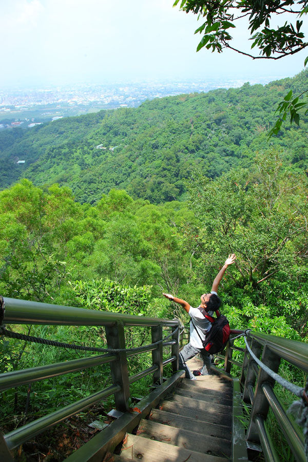 後半段的路線多為窄小階梯，不論上下都可欣賞山中美景。