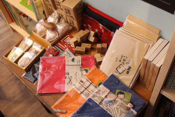 許多台灣的文創商品，在店裡也能看到。