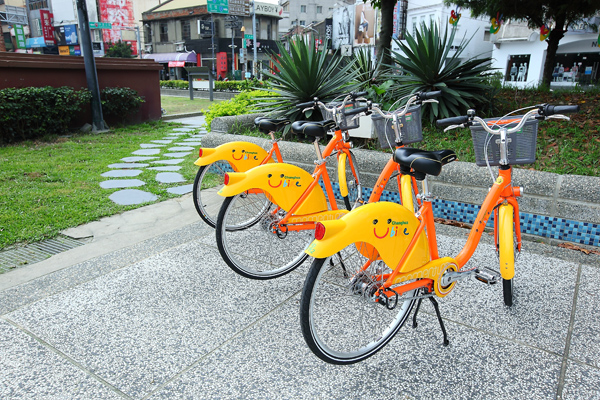 空曠前庭能安心停放單車，不怕找不到停車位。