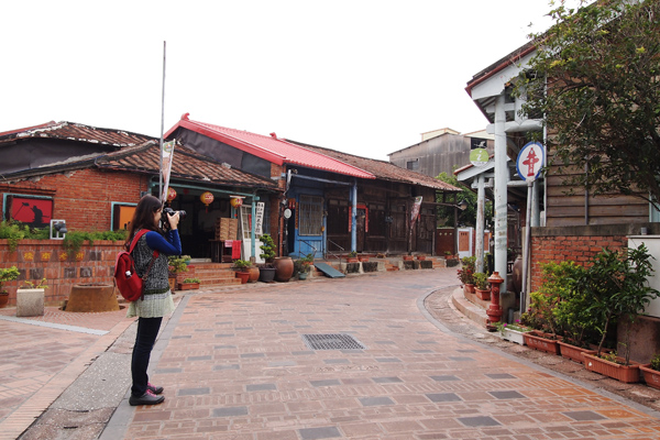橋南老街保留了上百年的住商傳統建築。