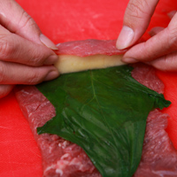 蘋果牛肉卷佐酒醋醬