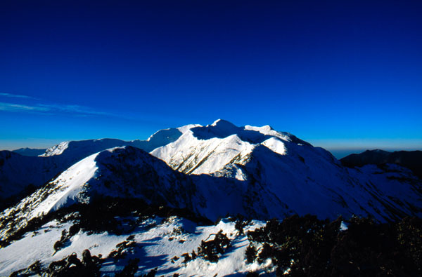 登雪山賞翠池，也可以欣賞到聖稜線的壯闊美景。