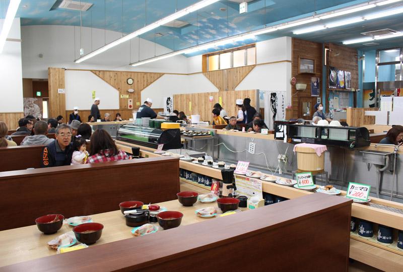 店內空間滿寬敞，客人翻桌快速，店家提供的食材也十分新鮮。