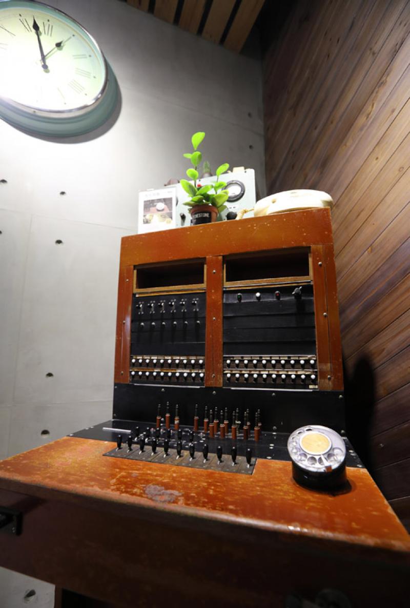 1960年的電話總機，如今成為旅館裡的骨董裝飾。