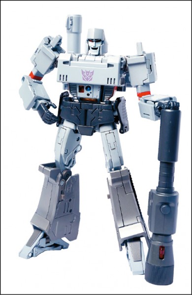 密卡登（MP-36，TAKARA出品）︰身為反派領袖的密卡登同樣是變形金剛粉絲不陌生的經典角色。Anderson介紹，這款密卡登MP-36，在機關的靈活度上較前一個模型版本升級。模型的外形不僅還原第1代動畫的密卡登特色，在關節、機關的可動度也大幅提升，可做出仰望、叉腰、轉體等精細動作。最特別的是，這款模型還能變身成「手槍形態」，並加入了聲光效果，堪稱最具代表性的一代密卡登模型。（記者臺大翔／攝影）