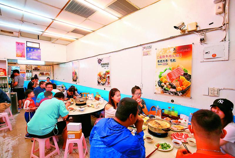 用餐時間幾乎座無虛席。（記者潘自強／攝影）