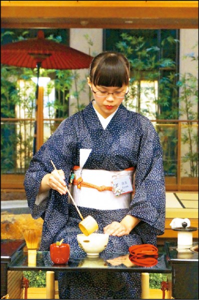 藉由參觀ITF為自己及家人規劃未來假期。圖為日勝生加賀屋的迎賓抹茶表演。