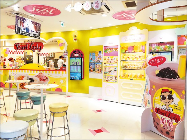 Pearllady-タピオカドリンク＆クレープ原宿店以鮮豔的色彩營造青春的氛圍，受到許多青少年的歡迎！（圖片提供／Pearl Lady）