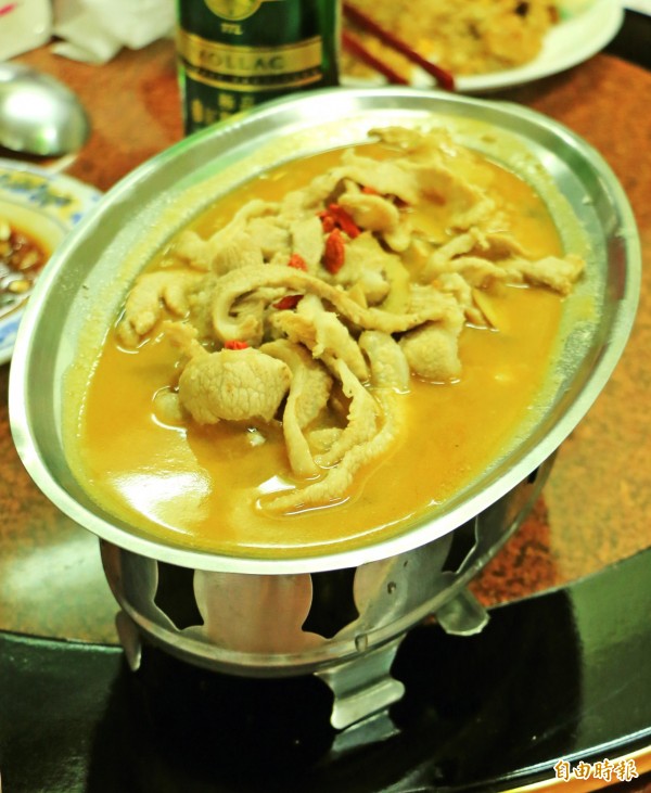 店內的麻油松阪豬肉也是常客必點的好料。（記者鄭名翔攝）