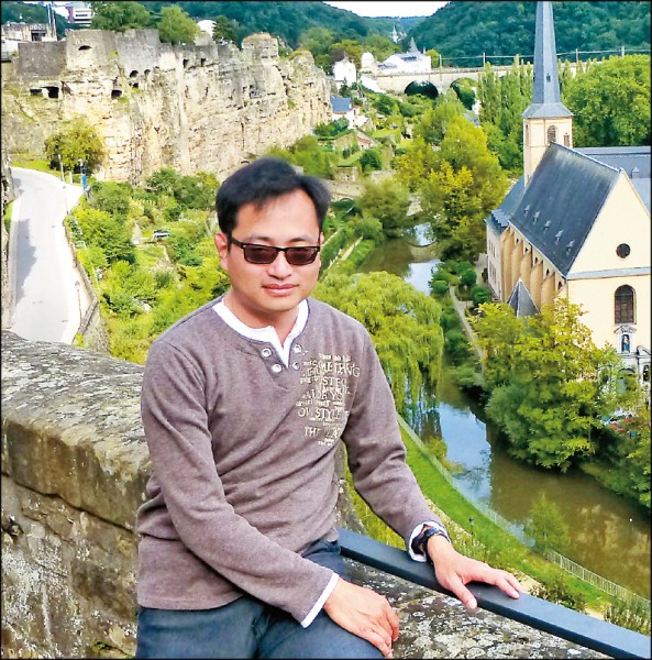達人出列。吳祖遠／旅遊達人。生活週報美術編輯，認為旅行要節省預算，就是貼近當地人的生活，因此省錢旅遊常常就是深度旅行的途徑。走訪過的國家也包括土耳其、荷蘭、比利時、葡萄牙、西班牙、以色列、約旦等。﹙圖片提供／吳祖遠﹚