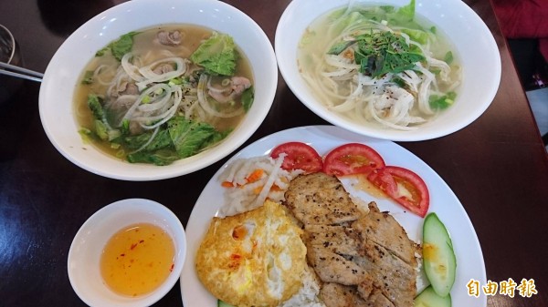 真美越南小吃也是越南姑娘嫁來台灣後，用美食傳達對故鄉的懷念。（記者洪瑞琴攝）