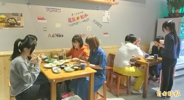 南投市「昭割烹」日本料理店，菜色價廉物美，經常吸引民眾前來品嚐美食。（記者謝介裕攝）