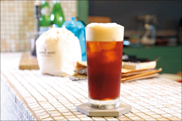 Coffee SHOT 珈琲夏特：每日咖啡（冰）／110元，簡單純粹的黑咖啡，最能品嚐出店家的用心與功力。（記者陳宇睿／攝影）