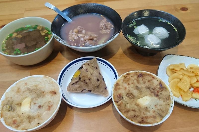 碗粿等平民美食。（記者楊金城攝）