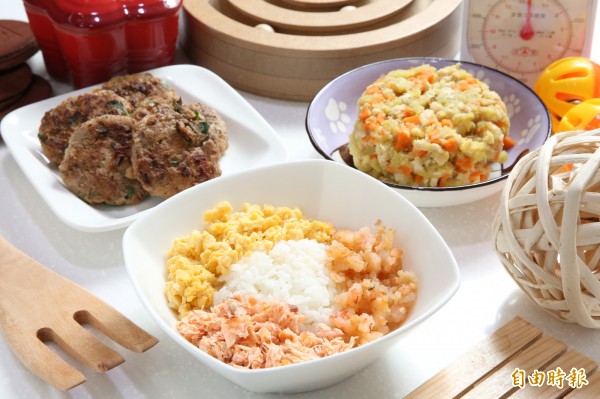 料理前先幫貓咪留一份無調味的食材，就能輕鬆製作貓咪的鮮食餐。（記者沈昱嘉攝）