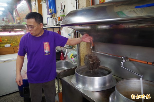 米血Q彈是必點美食之一。（記者林國賢攝）