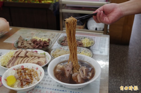 王家麵線非常Q彈、細緻好入口。（記者林國賢攝）