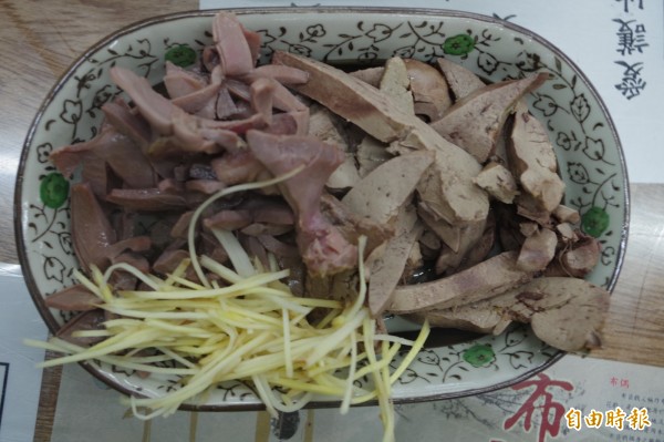 下水也是王家麵店招牌美食。（記者林國賢攝）