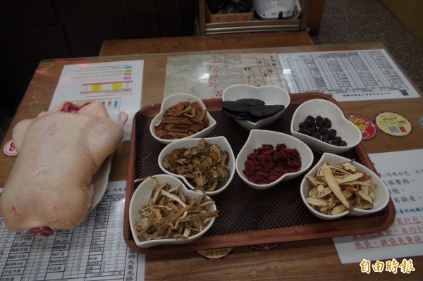 食材新鮮，用料實在，成為王家鴨肉飄香逾半世紀。（記者林國賢攝）