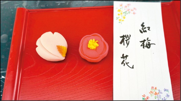 和菓子「紅梅與櫻花」道盡季節和風美感。